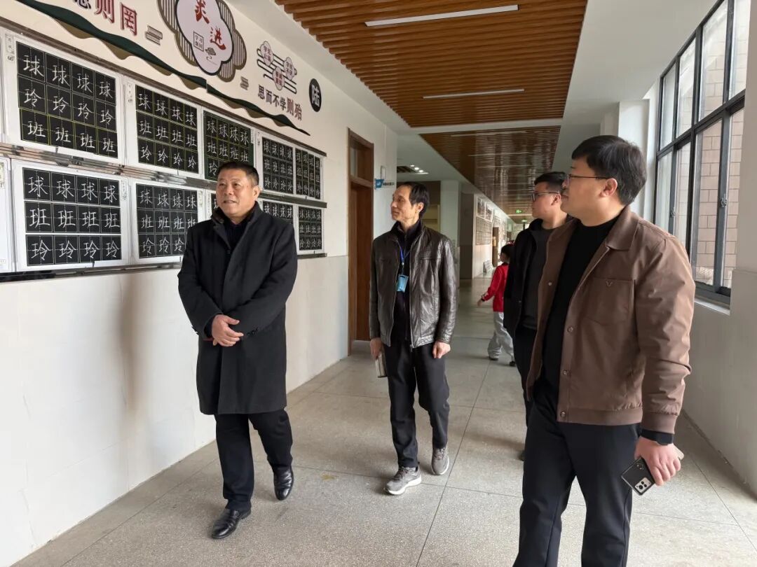 安徽硬笔书协张全民一行走进合肥市一六八新店花园学校陶冲湖校区