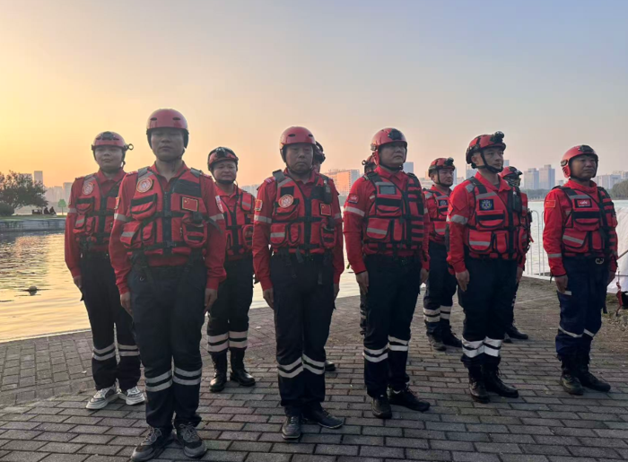 碧水安澜守护者！合肥市三支救援队圆满完成“总台科晚”录制，天鹅湖水域保障任务