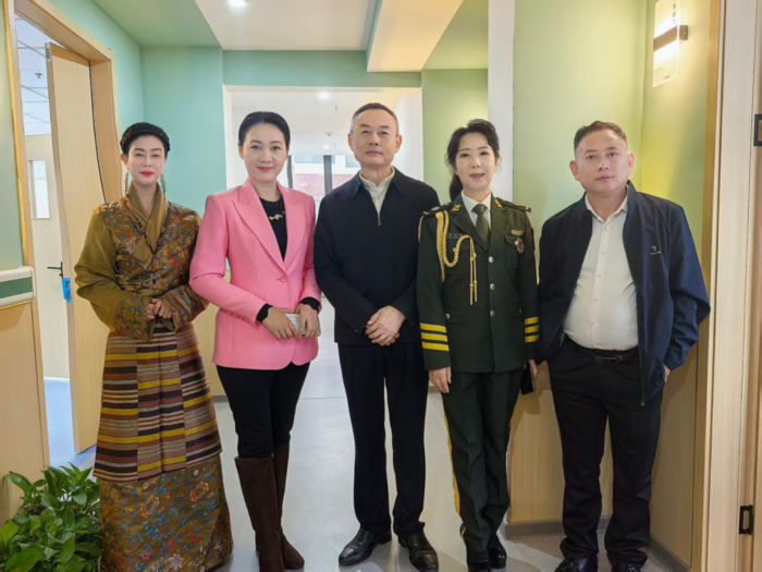 著名民族歌手马余珍深情献唱助阵安徽幸福门颐养院盛大开业 重阳敬老活动