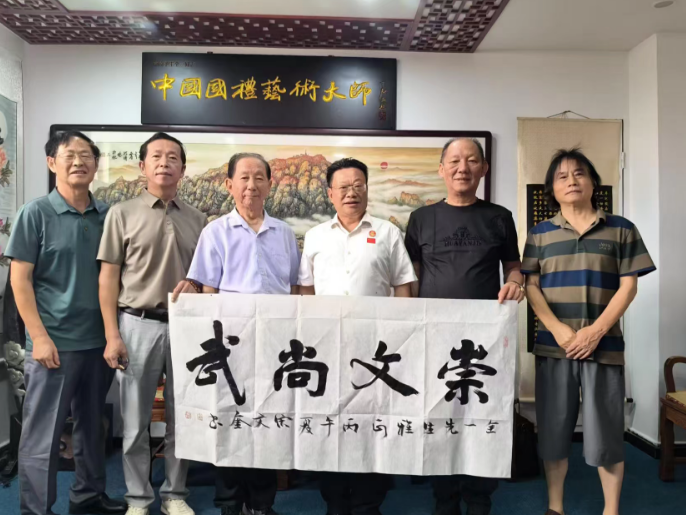 合肥：蜀山区印象徽州举办“迎中秋、庆国庆”书画名家笔会