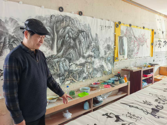 安徽报道网总编辑滕斌走访著名书画家周礼树铜陵书画工作室