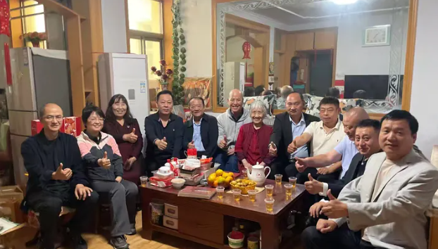 京鲁滕氏宗亲中秋慰问93岁“沂蒙红嫂”滕希尊