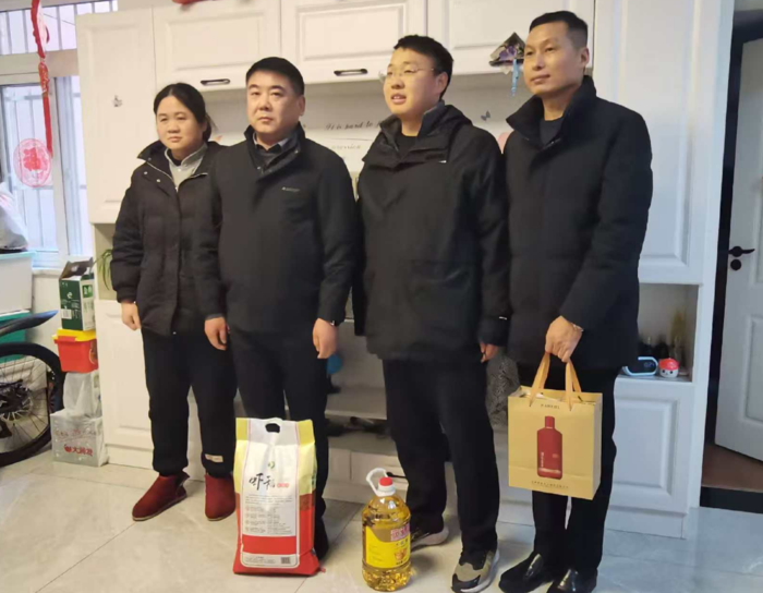 酣客君丰集团安徽鼎红酒窖开展庐阳区荷塘社区慰问活动