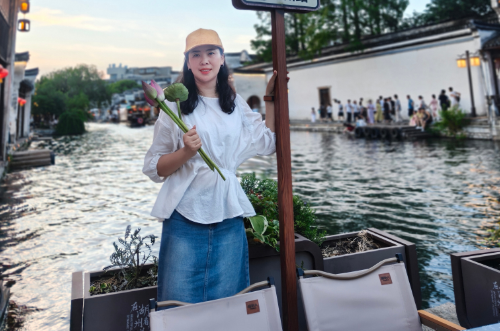 曹中秀：十二年深耕育桃李，匠心独运谱华章