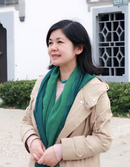 关民：向下扎根与摊在手心——读何冰凌新诗的点滴感悟