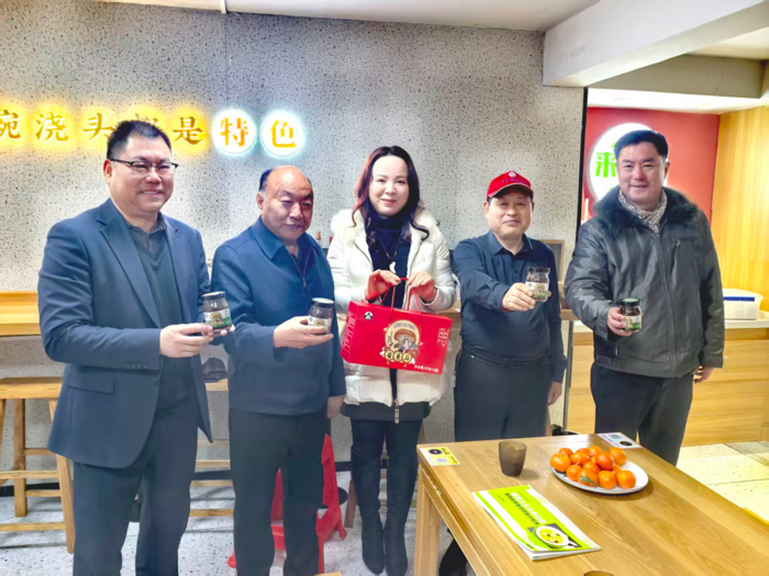 安徽报道网媒体探访“来尅面”面馆，见证“蘑菇大王”开发蘑菇面馆