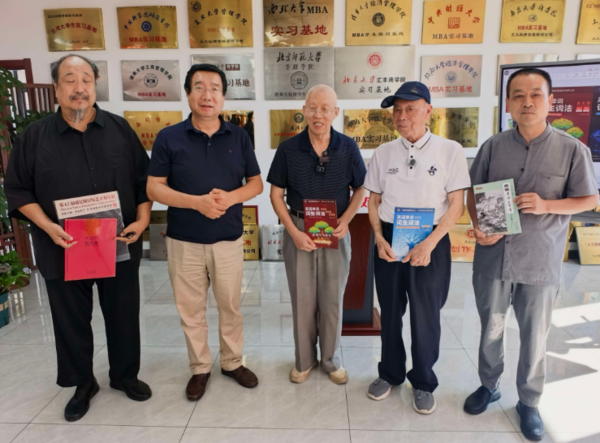 六十载风雨铸匠心——著名英语教育家邓子钦教授做客《作者面对面》第1628期