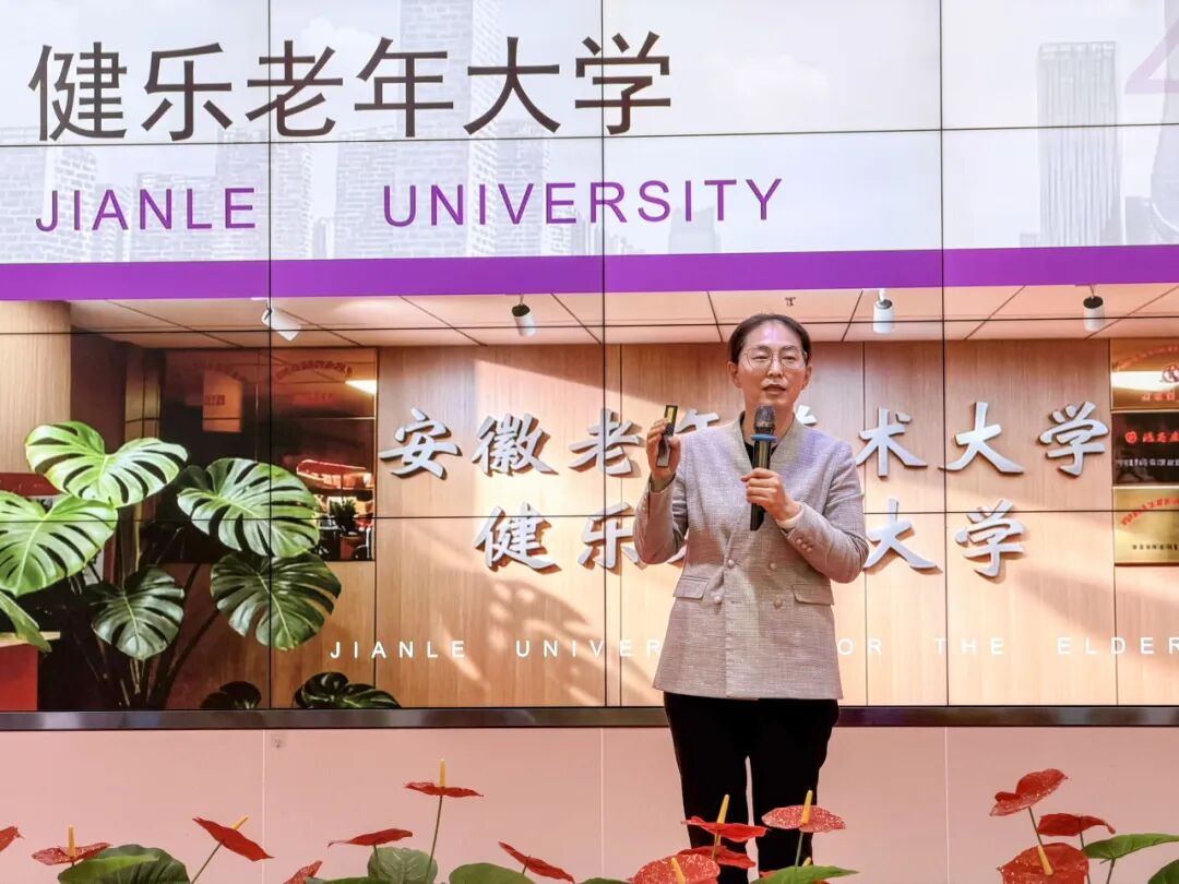 舒城文翁研学小镇举办“秋韵如歌 · 乐动银发”健乐老年大学首届音乐节（图2）